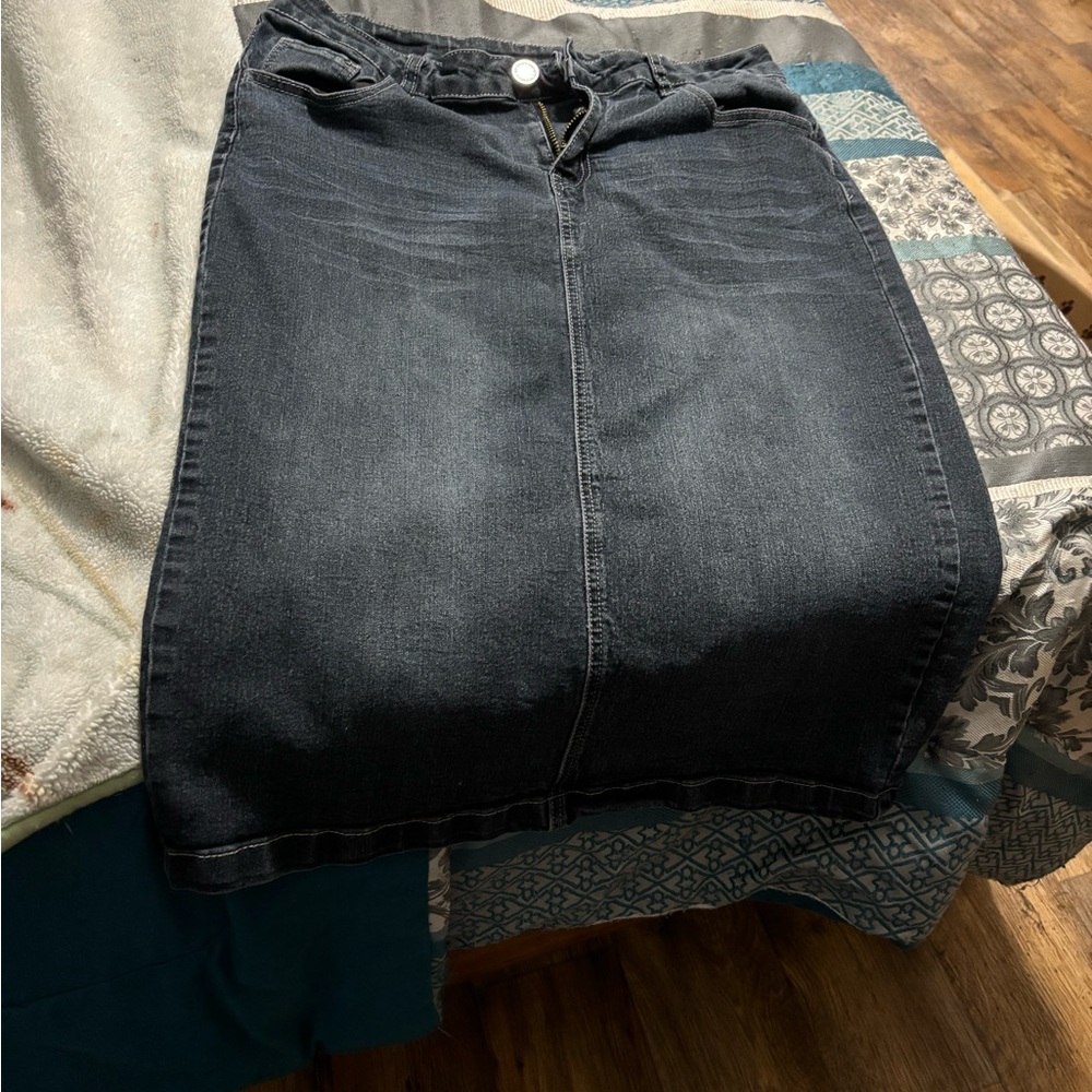 Elegant Dark Denim Pencil Skirt